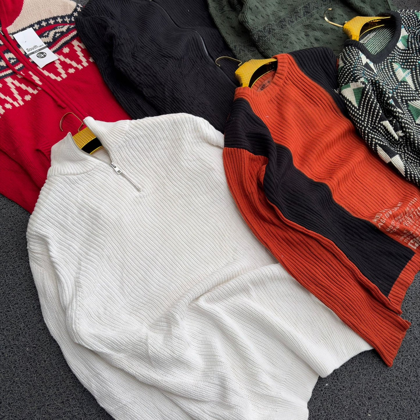 Winter fullsleev Surplus (1 pcs) any one quantity assorted mixed design sweatshirts no slection possible random designs buy 3 pcs @499 and 1 pcs @199