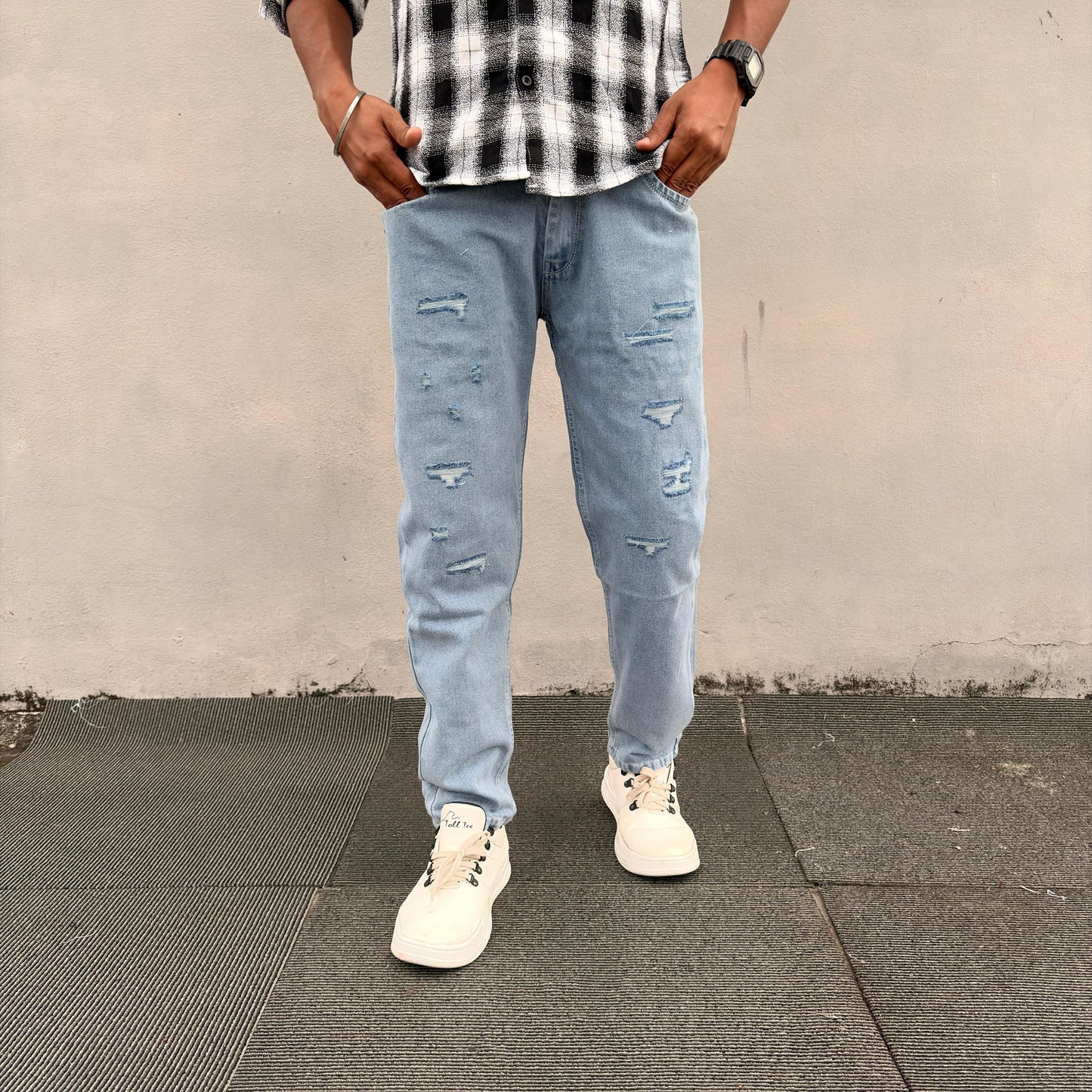 Torn mom fit jeans pant buy @ 450 rs