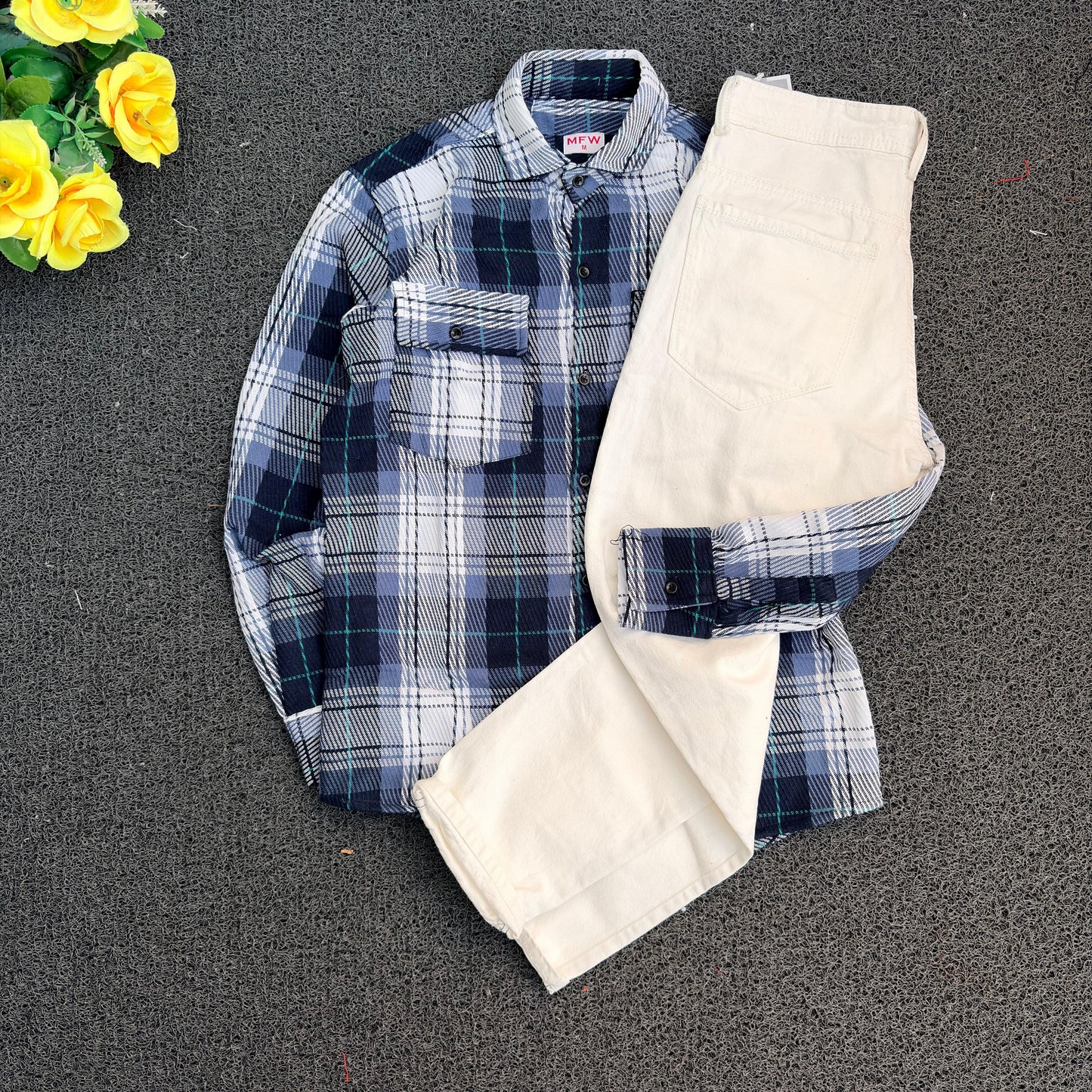 2 in 1 combo Double pocket back printed shirts + mom fit jeans buy @600 rs only