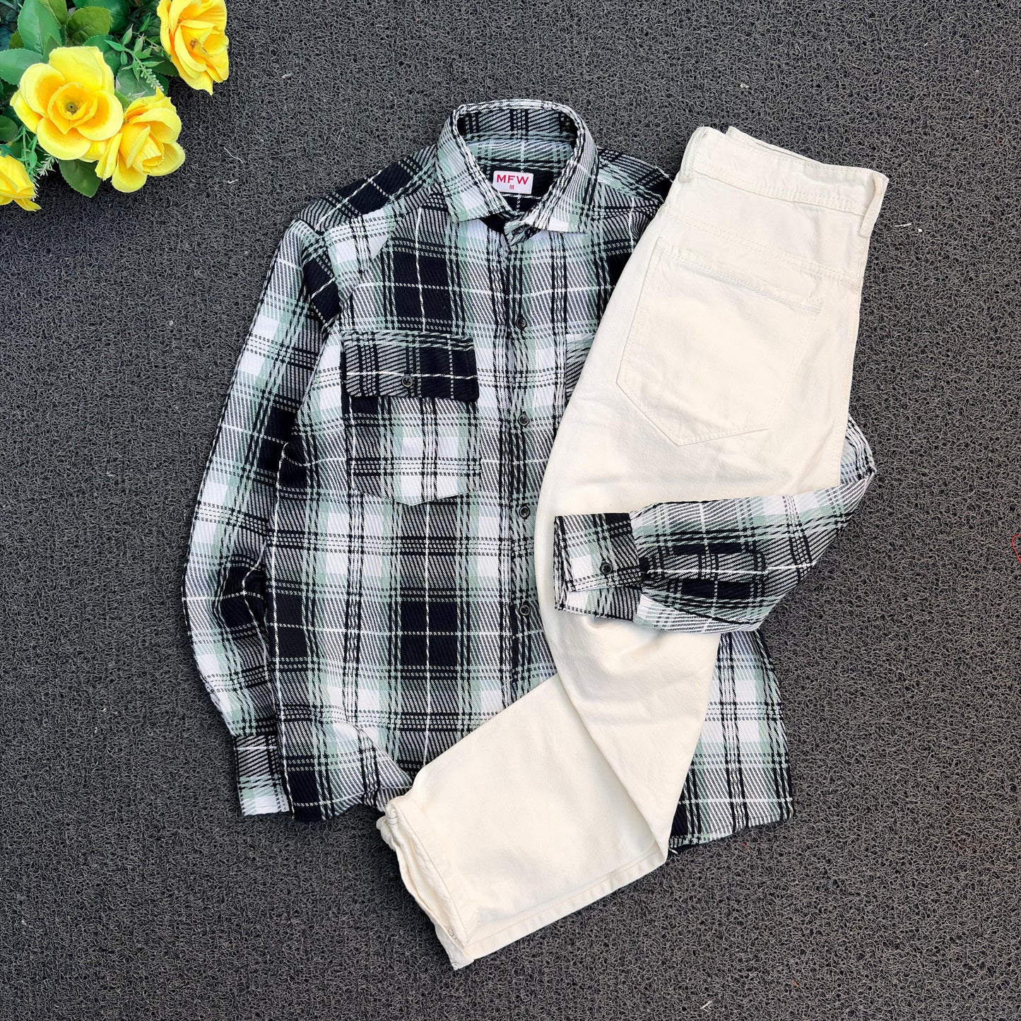 2 in 1 combo Double pocket back printed shirts + mom fit jeans buy @600 rs only