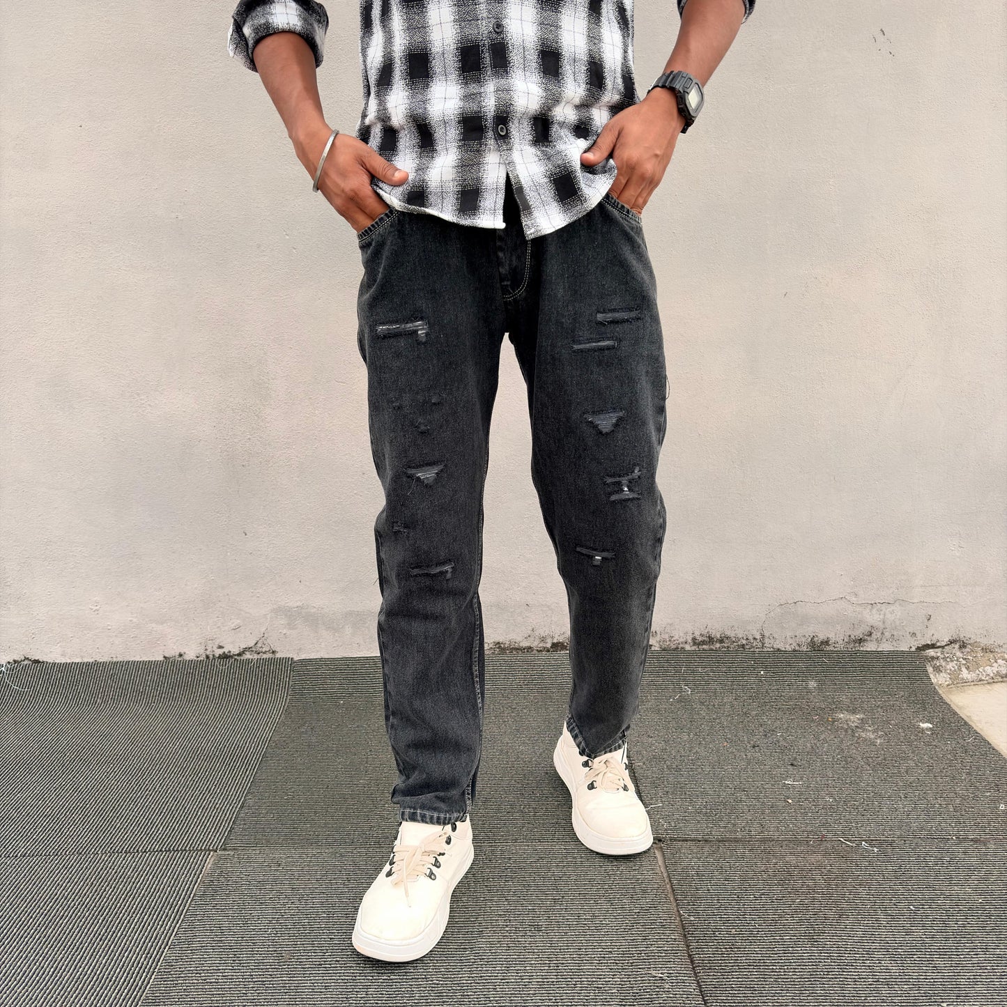 Torn mom fit jeans pant buy @ 450 rs