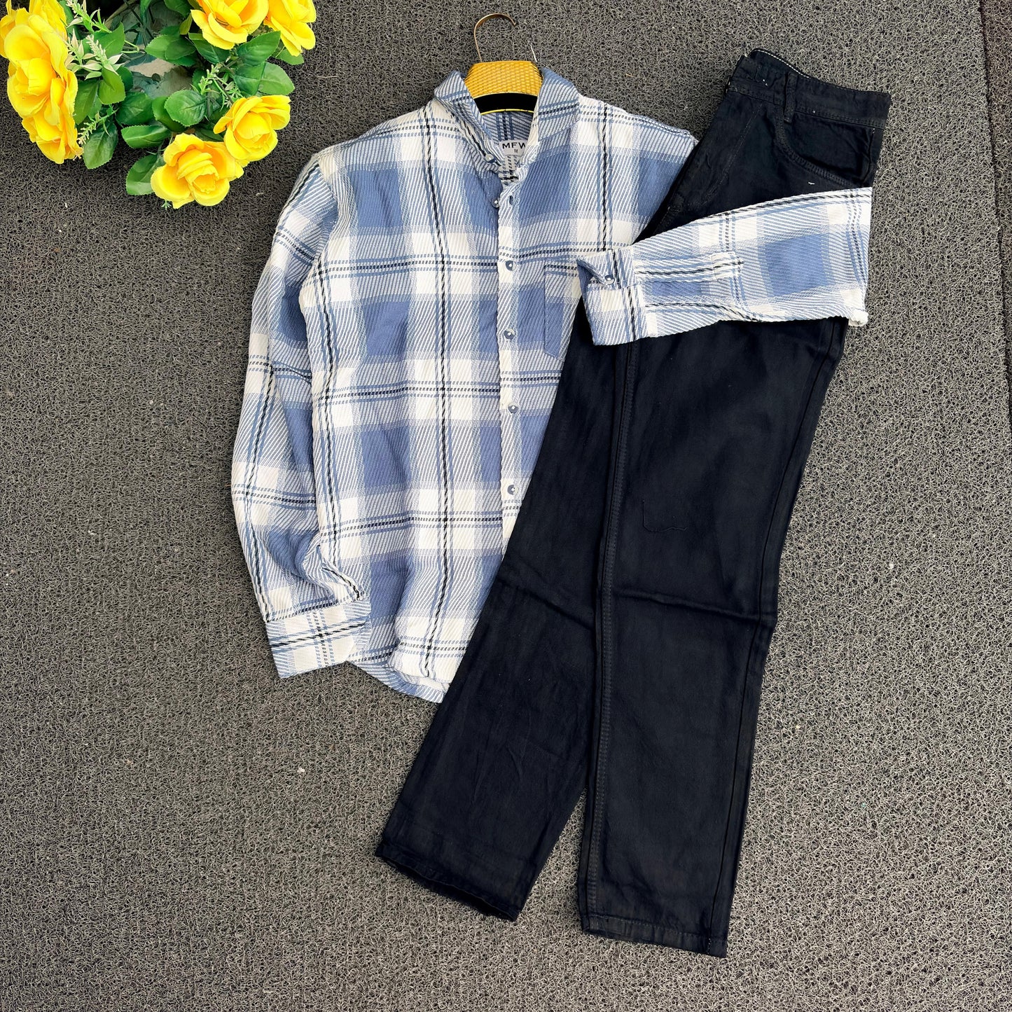 2 in 1 combo Korean weaving shirts + Mom fit jeans pant combo @600 only