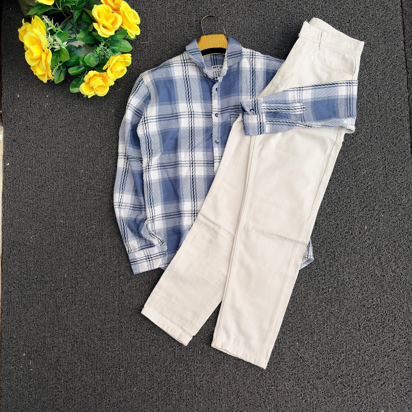 2 in 1 combo Korean weaving shirts + Mom fit jeans pant combo @600 only