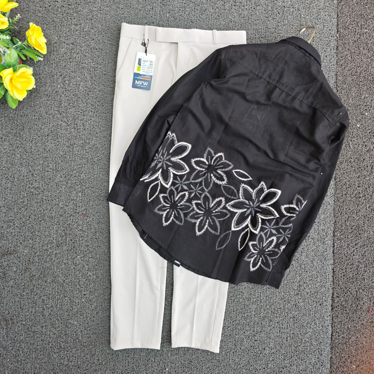 2 in 1 combo Lenin Bottom printed shirts+penut polo fit pants buy @600 rs only
