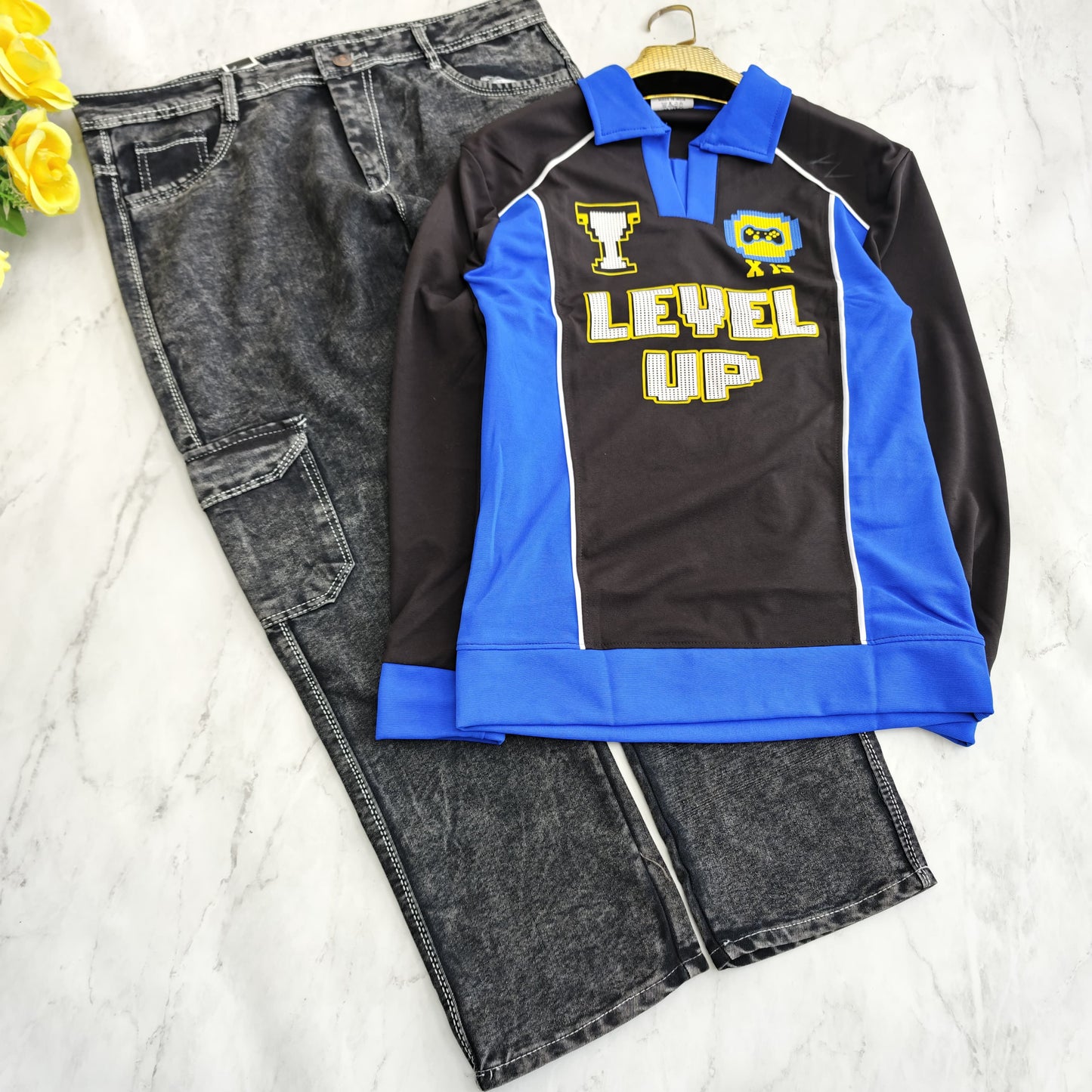 2 in 1 combo full sleeve Korean zipper tshirt + 6 pocket mom fit jeans combo buy @600 rs only