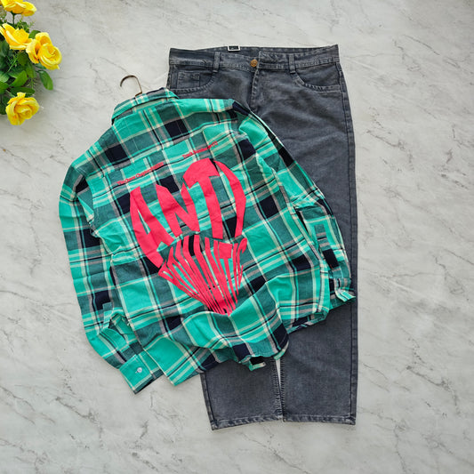 2 in 1 combo double pocket back printed shirts + plain mom fit jeans pant combo buy 550 rs only