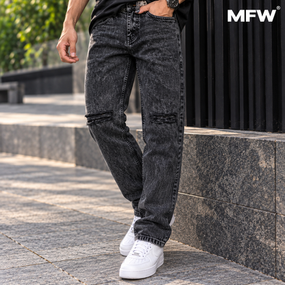 Men's Knee torn mom fit jeans pant buy @450 rs only