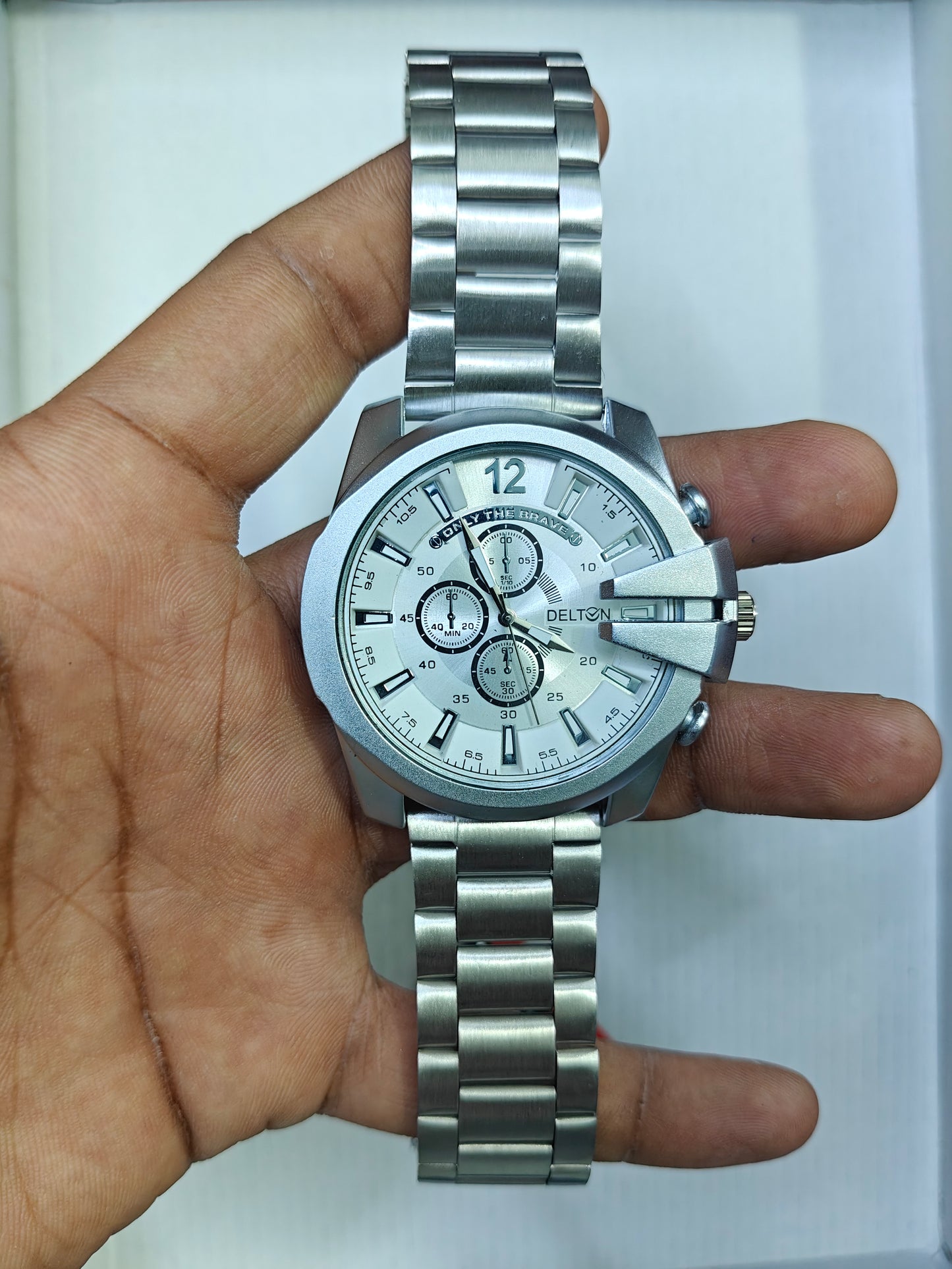 Trendy Silver Strap Bold Watches @250rs (White)