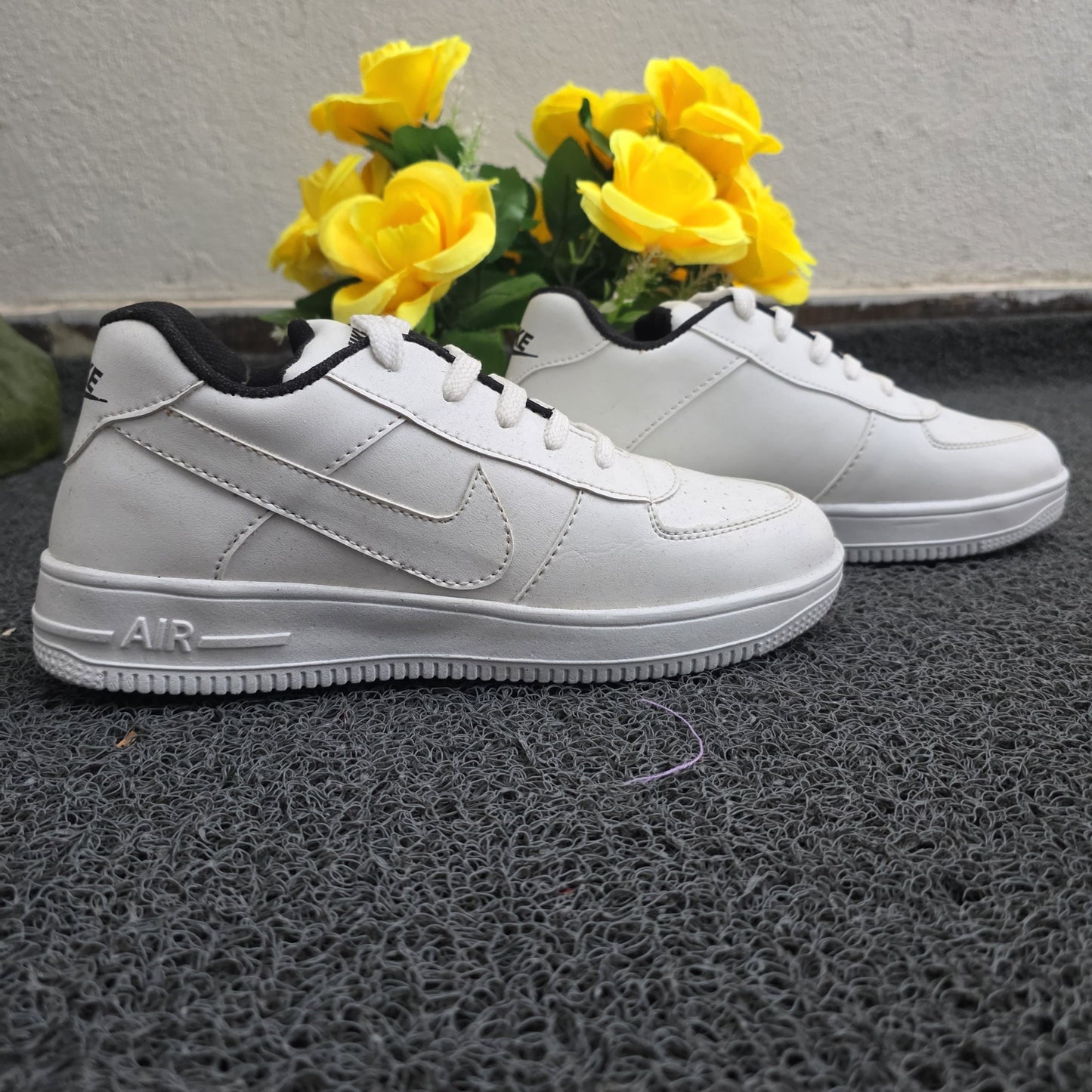 Men's Casual white Shoes single pcs @350 and Buy 3 pc combo @999