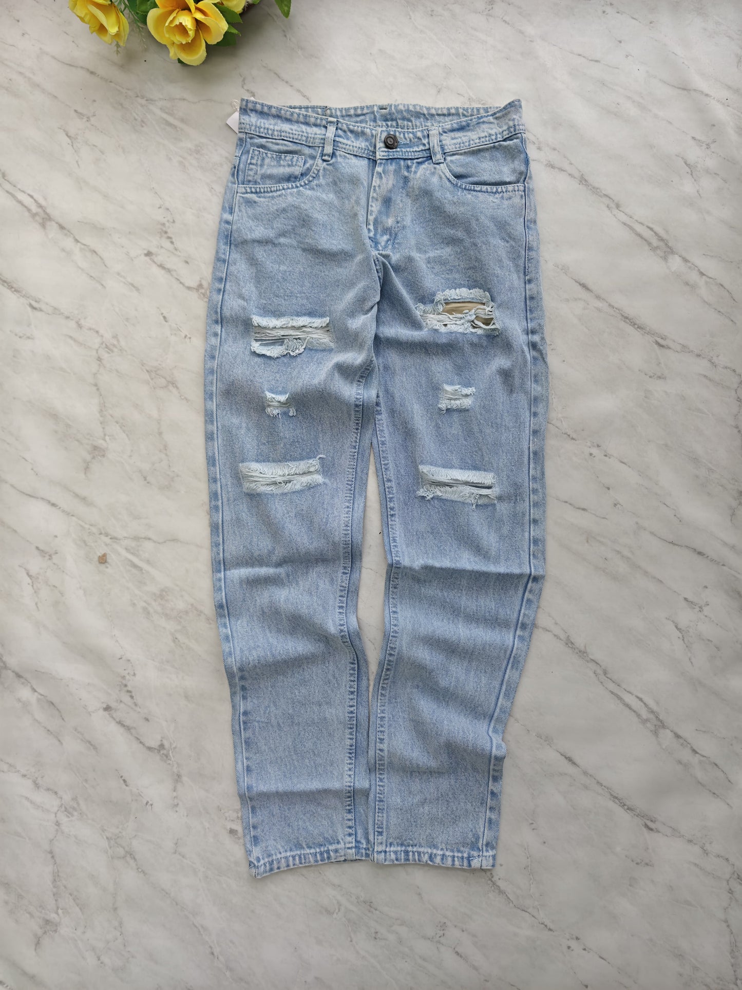 Men's torn mom fit jeans pants buy @450 rs only[Ice Blue]