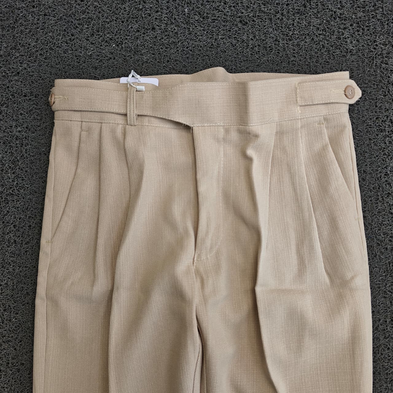 Mfw lenin Gurkha polo fit pants buy @450 rs only(Classic Beige Lenin polo fit)