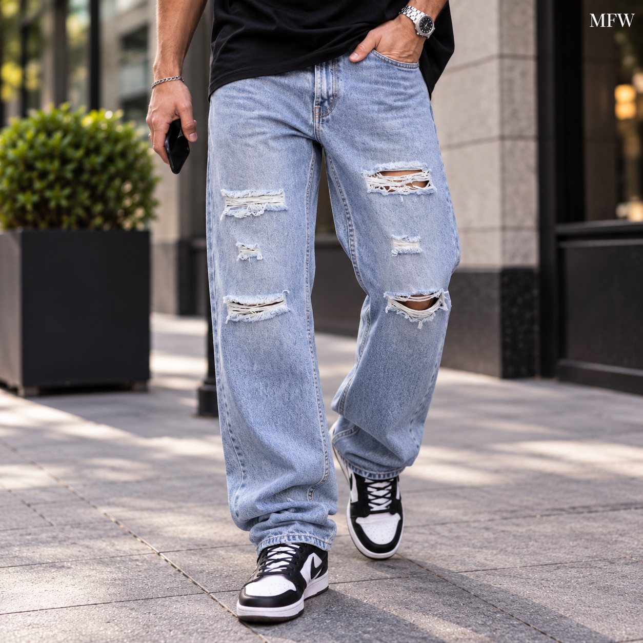 Men's torn mom fit jeans pants buy @450 rs only[Ice Blue]