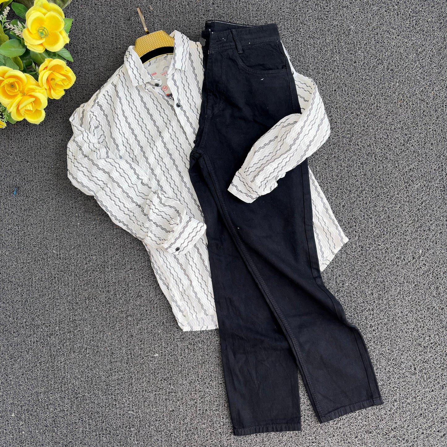 2 in 1 Combo zig zag netted fabric shirts+ plain mom fit jeans buy @600