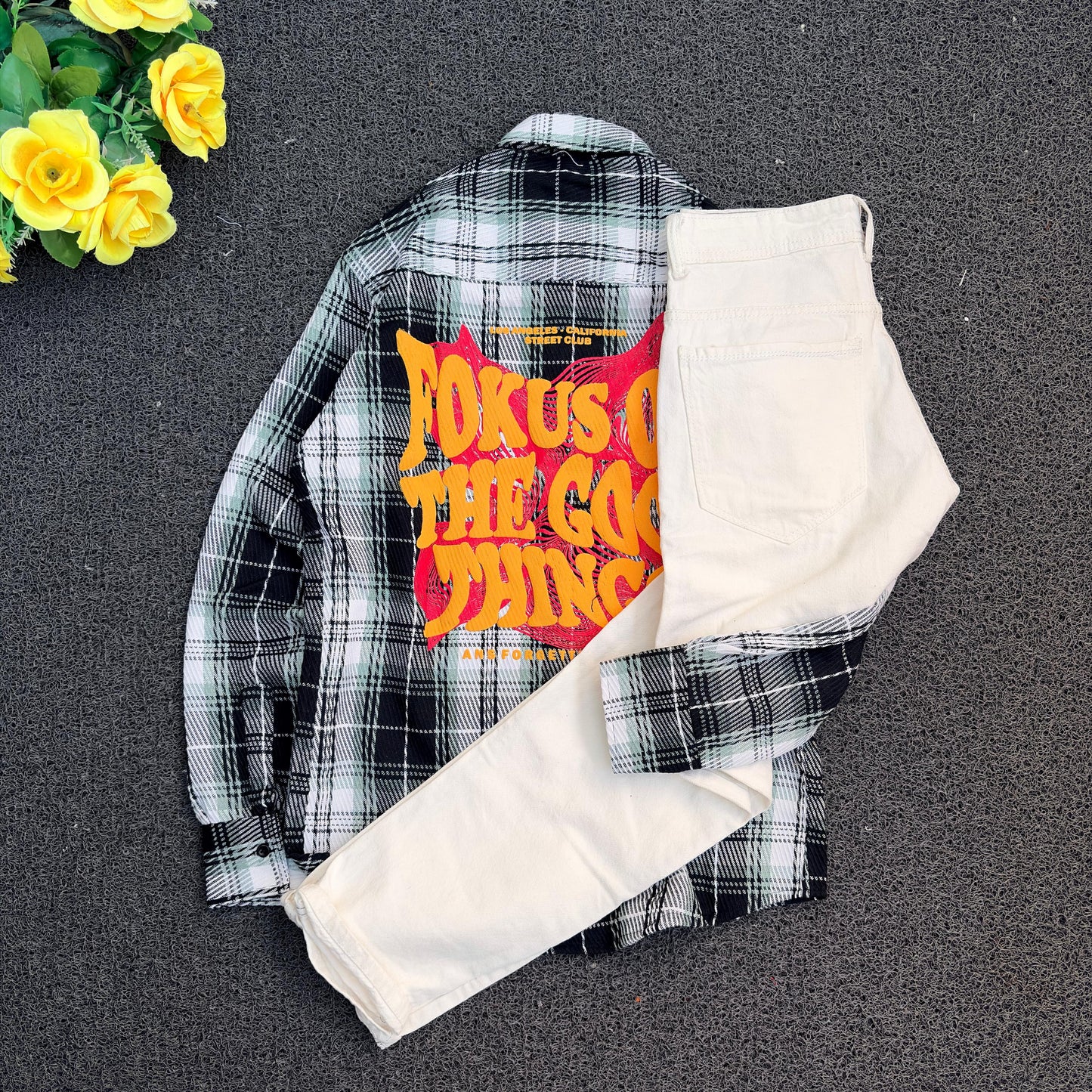 2 in 1 combo Double pocket back printed shirts + mom fit jeans buy @600 rs only