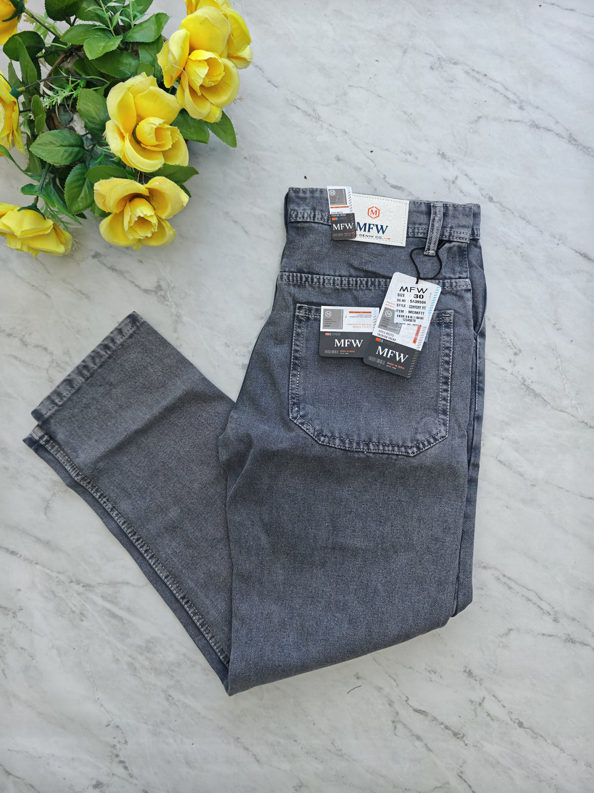 Men's premium Side pocket mom fit jeans pant buy @450 rs only
