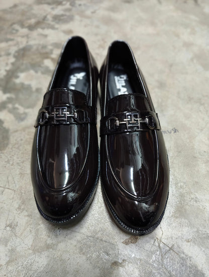 Men's Loafers shoes buy @350 rs only (model no 1) color brown