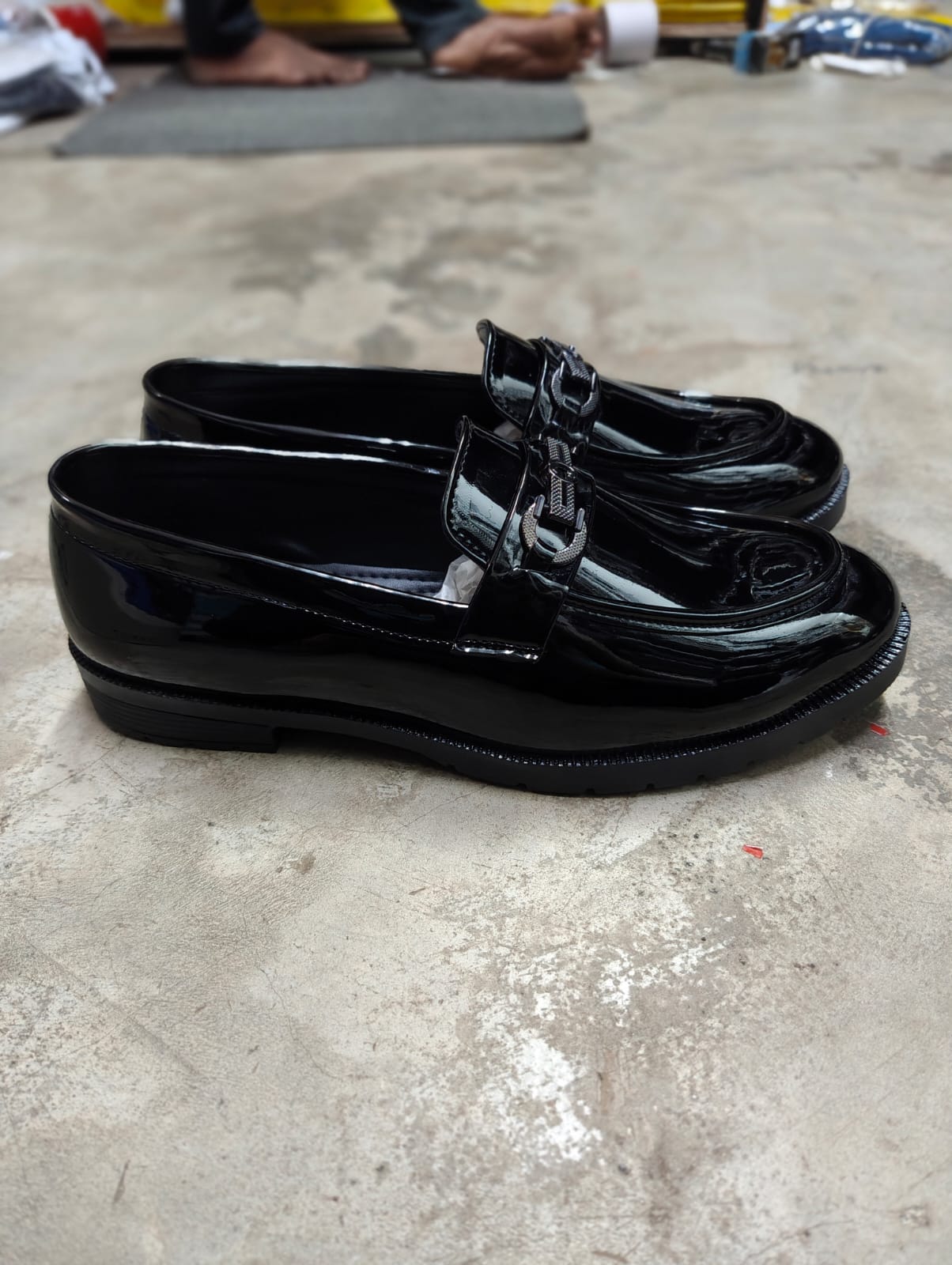 Men's Loafers shoes buy @350 rs only (model no 5) color black