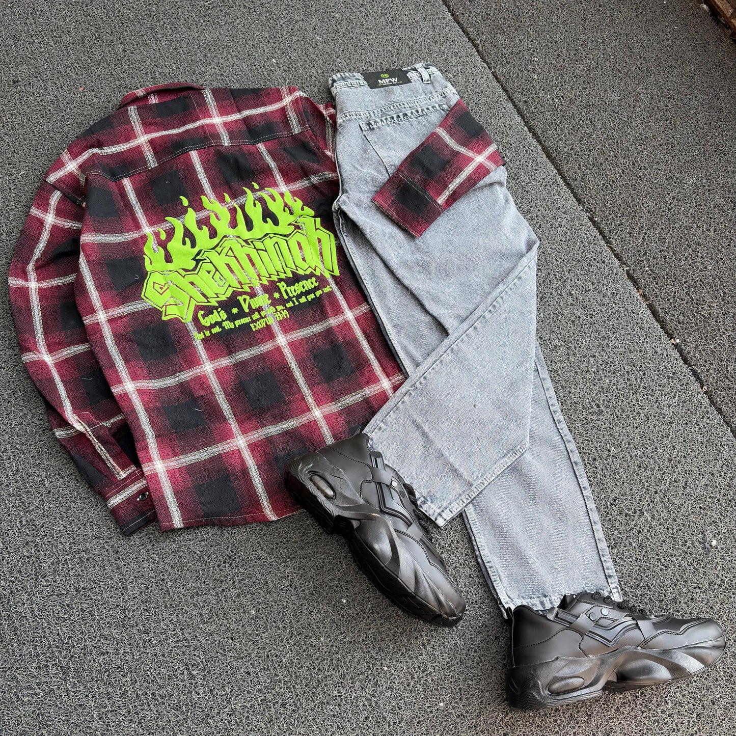 3 in 1 combo Double pocket Baggy shirts + mom fit jeans + shoe buy @999 only