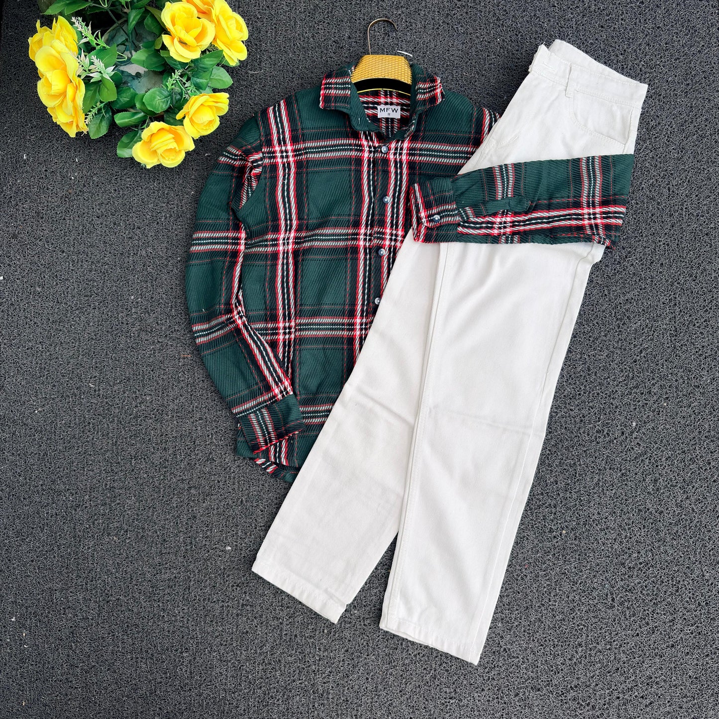 2 in 1 combo Korean weaving shirts + Mom fit jeans pant combo @600 only